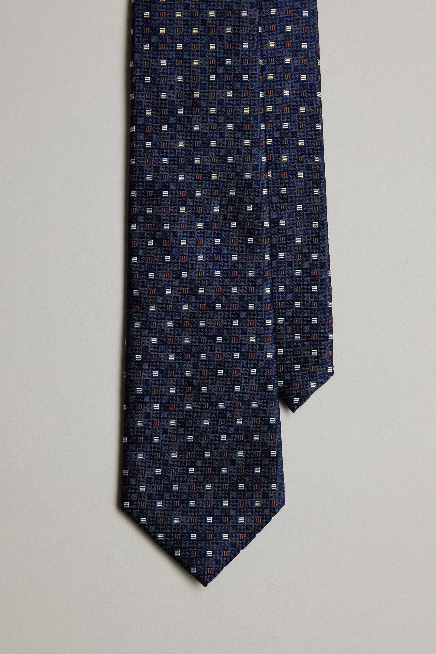 Larwin Square Tie